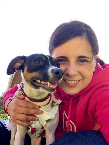 Evelyn junto a Poppy